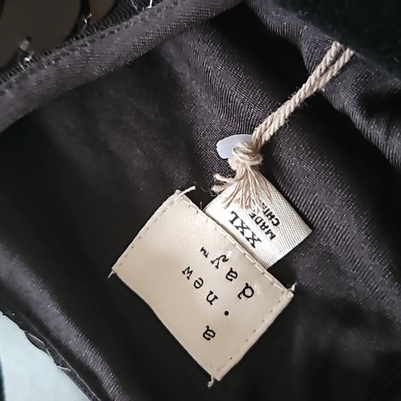 NWT a new day  Palilette Sequins Cropped Top - Picture 10 of 12